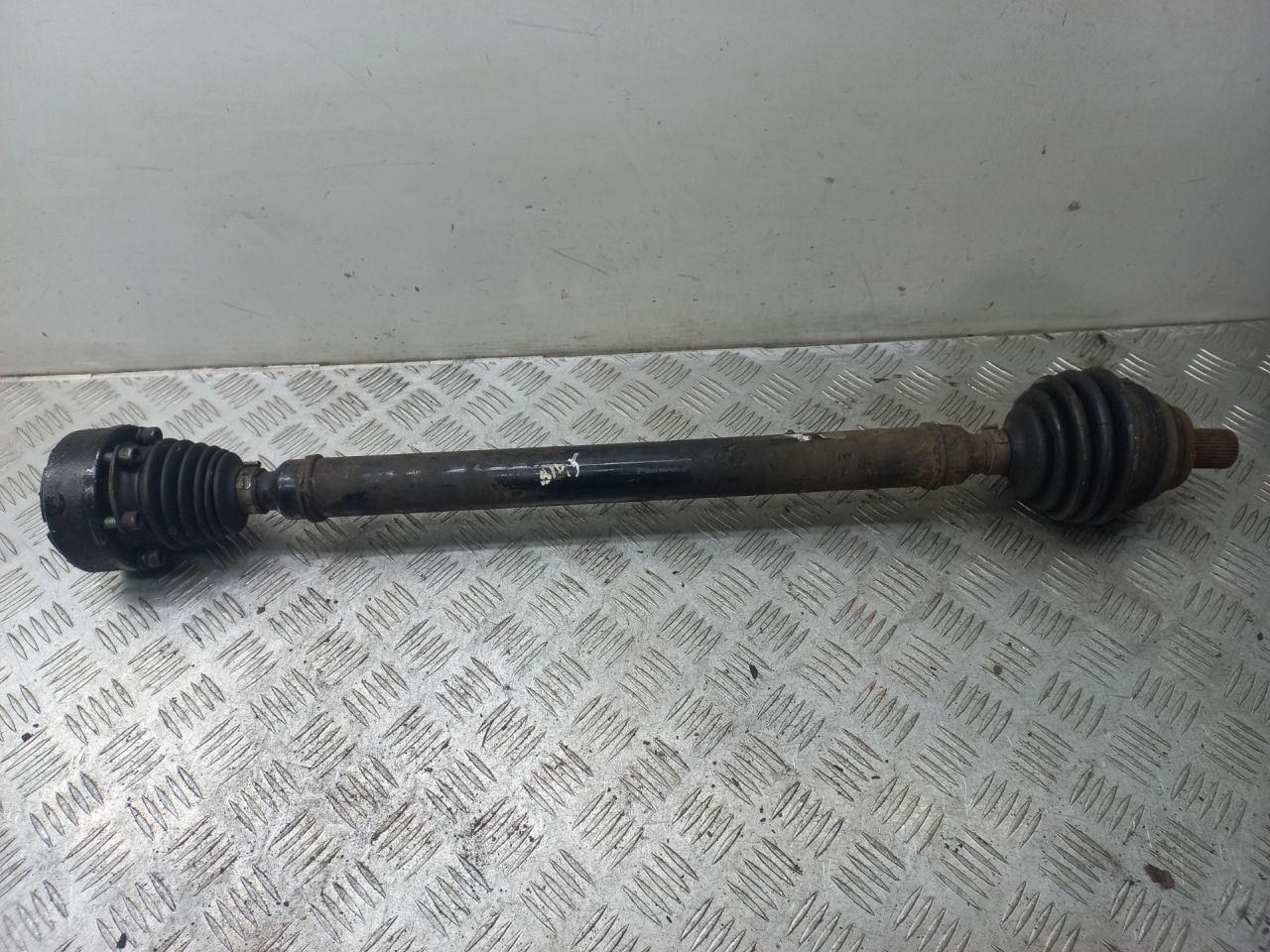 полуось передняя правая (приводной вал, ШРУС) Volkswagen Golf 5 поколение 2007, 1.9 л., TDi PD, BLS, дизель, 5МКПП - фото №1