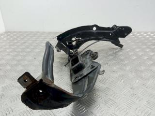 крепление фары правой Mercedes-Benz S-Класс W221 2008, A2048173420