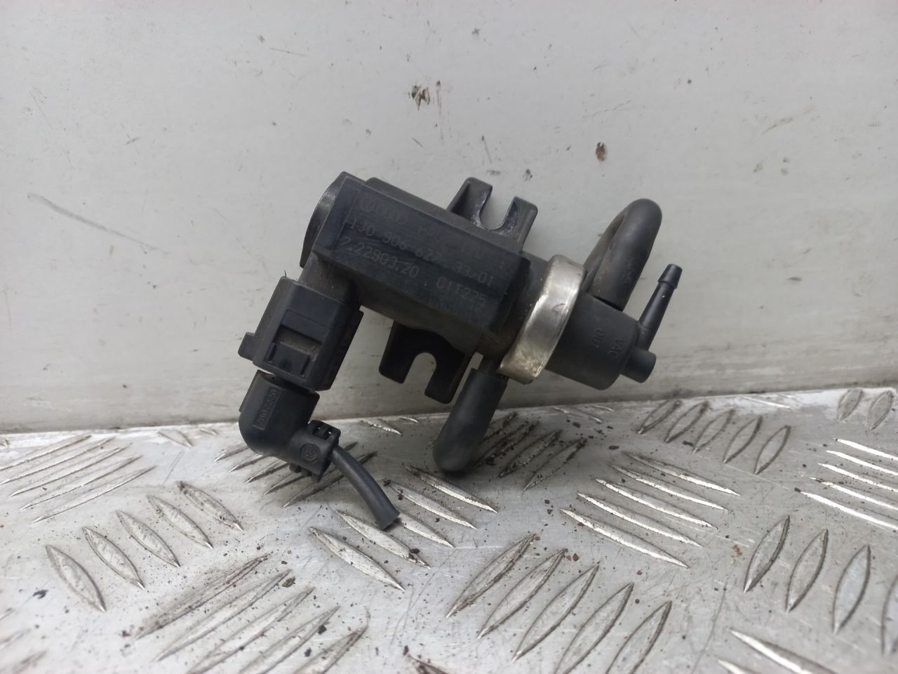 клапан управления турбиной (актуатор) Volkswagen Golf 4 поколение 2003, 1.9 л., TDi PD, ASZ, дизель, 1J0906627, 72290320 - фото №1