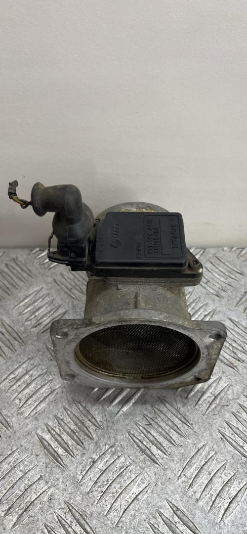 расходомер воздуха Volkswagen Golf 3 поколение 1996, 1.6 л., i, AFT, бензин, АКПП, 037906461B - фото №1