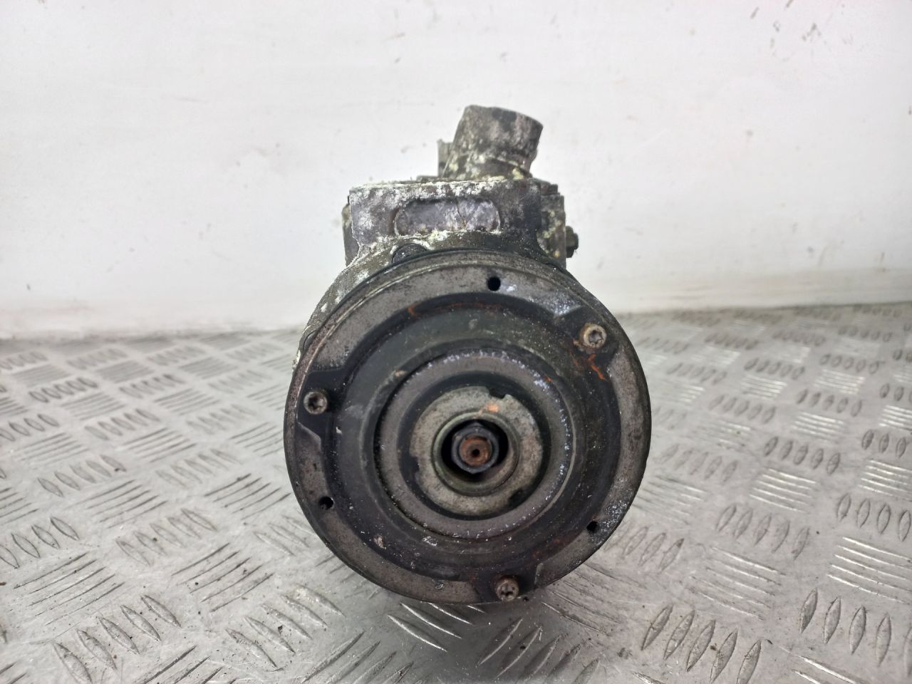 компрессор кондиционера Volkswagen Passat B6 2006, 2.0 л., TDi PD, BMP, дизель, 1K0820803Q - фото №1