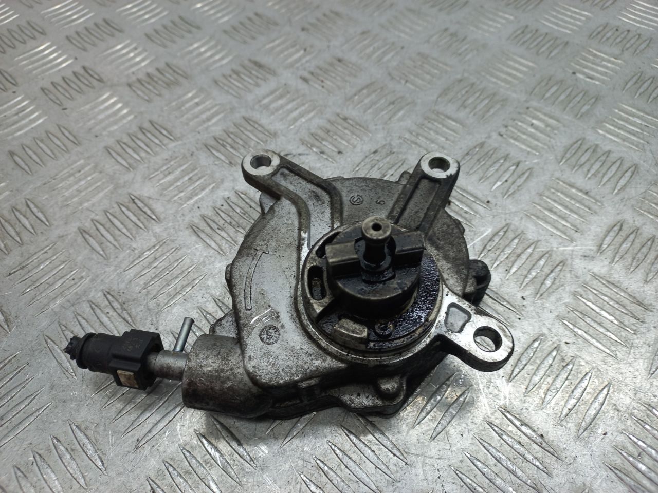 насос вакуумный Toyota Avensis 2 поколение (T250) 2005, 2.2 л., дизель, VAPEC19S - фото №1