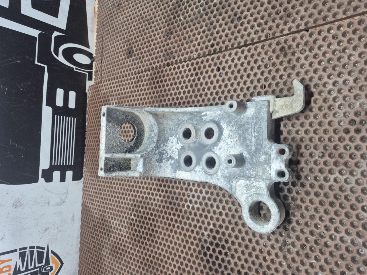 кронштейн кабины DAF XF 105 1 поколение 2010, 1735003 - фото №1