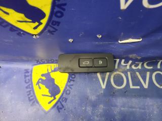 кнопка открытия багажника Volvo XC90 2 поколение [рестайлинг] 2022, 2.0 л., гибрид, АКПП, коричневый, внедорожник 5 дв., полный подключаемый привод, правый руль, P32350329