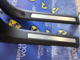 накладка на порог внутренняя Volvo XC90 2 поколение [рестайлинг] 2022, 2.0 л., гибрид, АКПП, коричневый, внедорожник 5 дв., полный подключаемый привод, правый руль, 32288704, 39829992