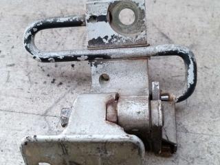 петля двери Volkswagen Passat B6 2006