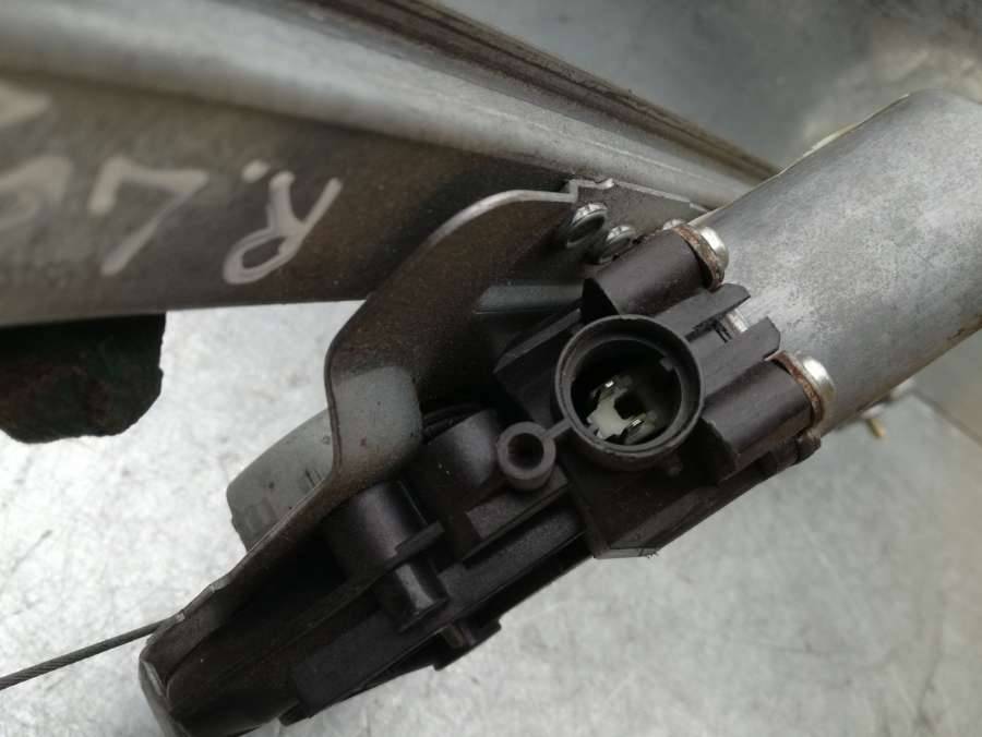 стеклоподъемник передний левый Renault Logan 1 поколение 2004, 2.0 л., бензин, фургон - фото №1