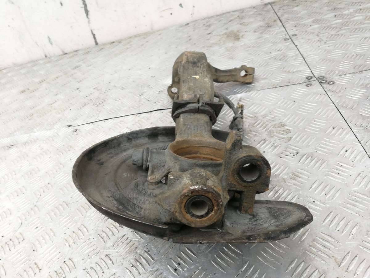 ступица передняя правая Volkswagen Passat B5 2001, 1.9 л., дизель - фото №1