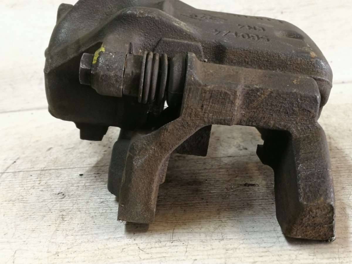 суппорт передний левый Renault Scenic 2 поколение 2005 - фото №1