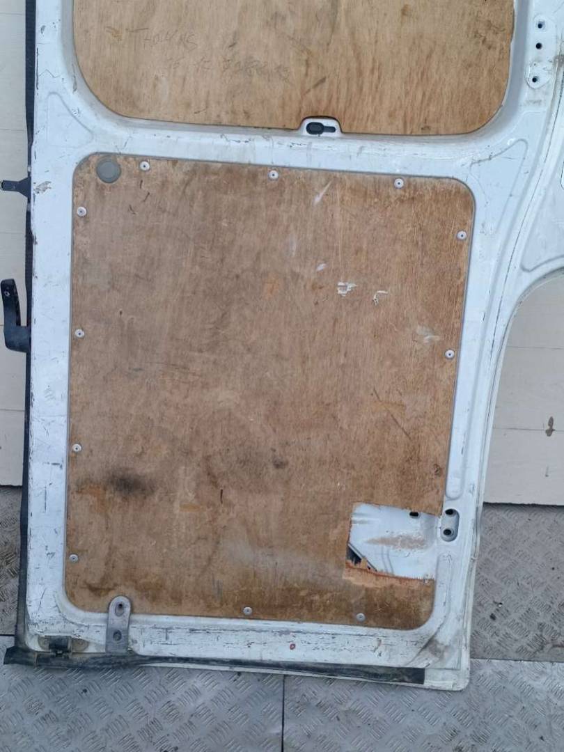 дверь задняя распашная левая Renault Master 2 поколение 2003 - фото №1