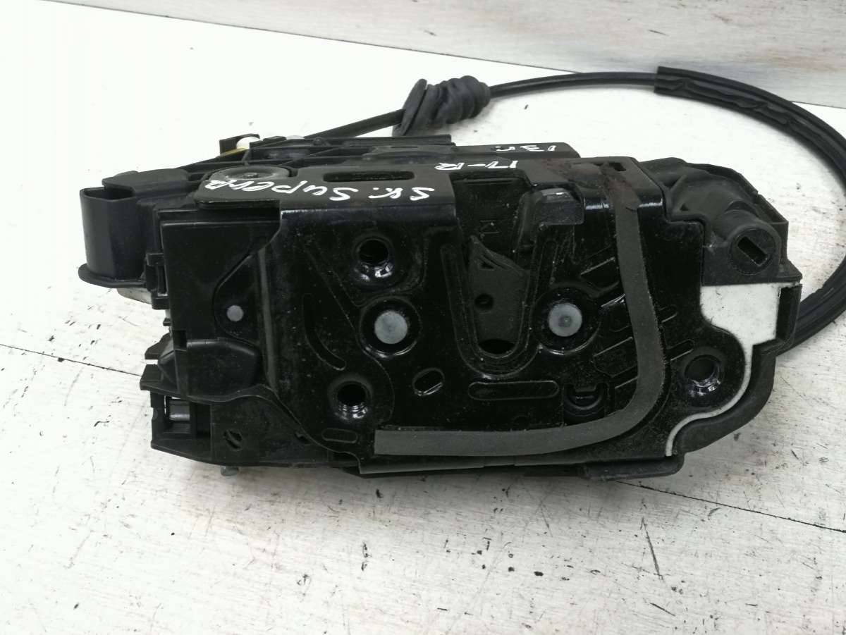 замок двери передней правой Skoda Superb 2 поколение 2013 - фото №1