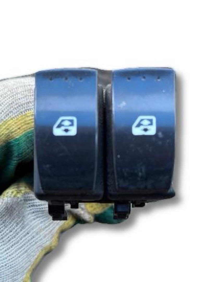 кнопка стеклоподъемника двери Renault Scenic 2 поколение 2006 - фото №1