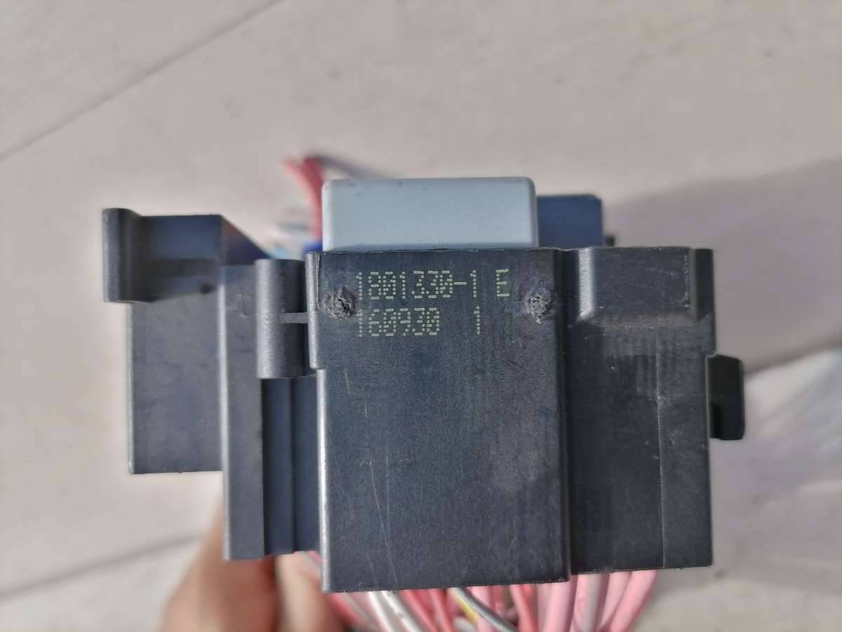 блок предохранителей Renault Zoe 1 поколение 2013 - фото №1