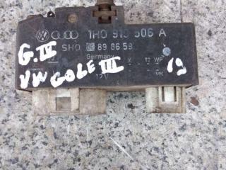 блок управления вентилятором (реле) Volkswagen Golf 3 поколение 1995, 1.9 л., дизель, хетчбэк 5 дв.