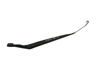 щеткодержатель (поводок стеклоочистителя, дворник) Nissan Note E11 2009