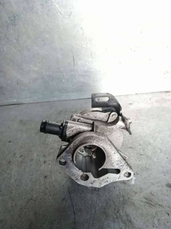 насос вакуумный Renault Modus 1 поколение 2006, 1.5 л., дизель, хетчбэк 5 дв. - фото №1