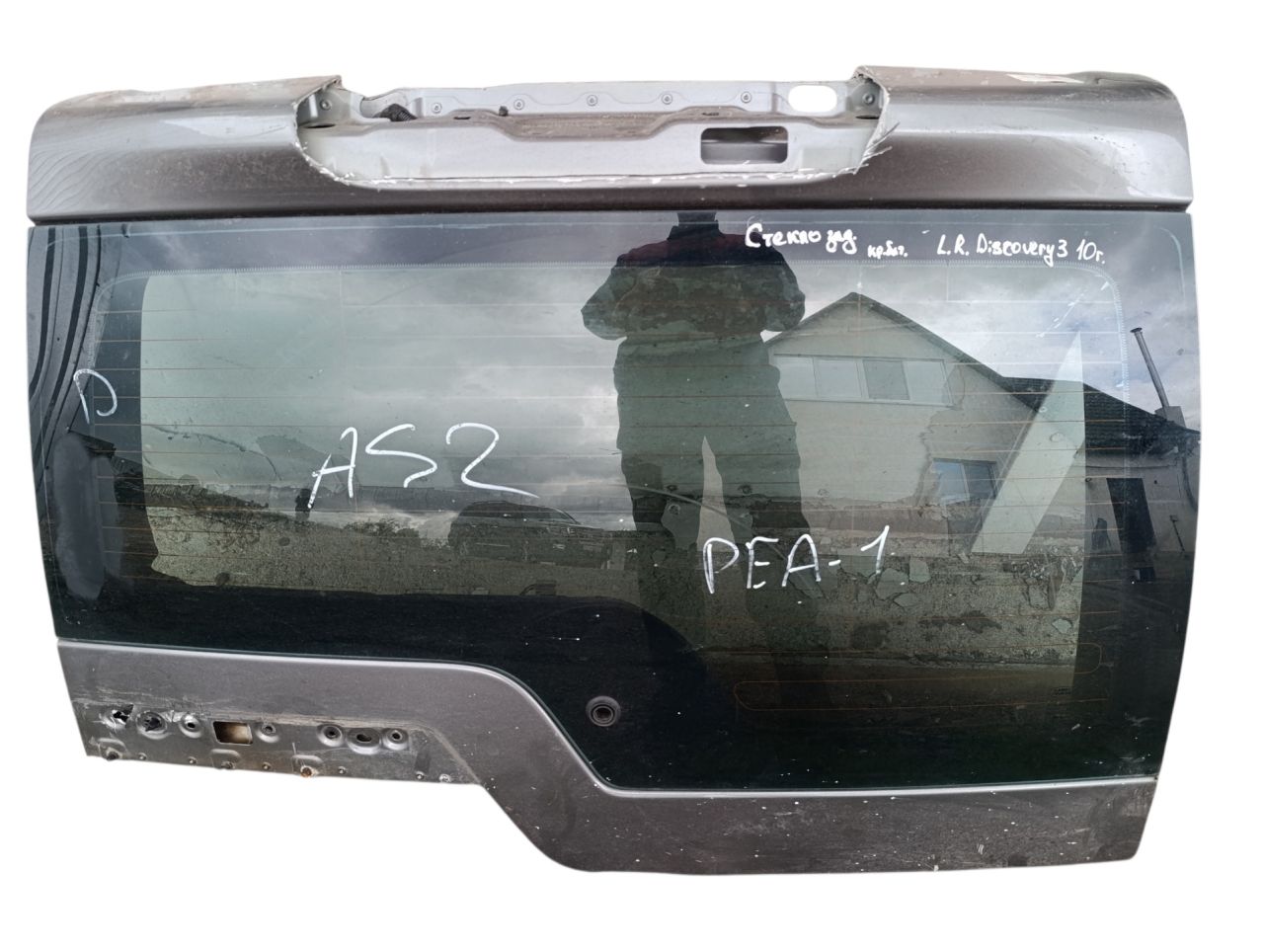 стекло заднее Land Rover Discovery 4 поколение 2010 - фото №1