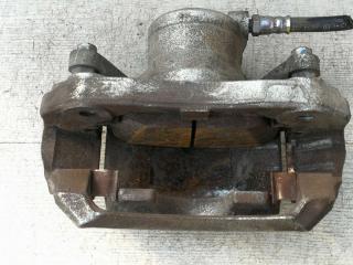 суппорт передний правый Chevrolet Aveo T300 2013