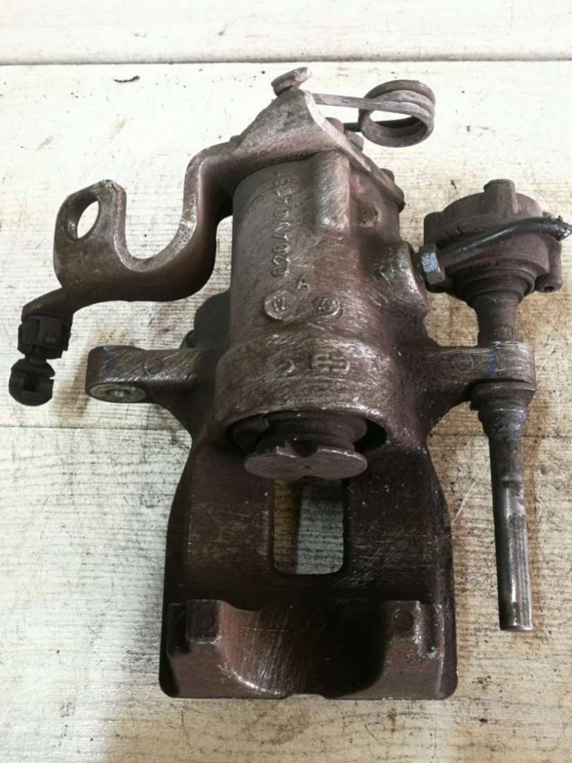 суппорт задний правый Citroen C4 Picasso 1 поколение 2007 - фото №1