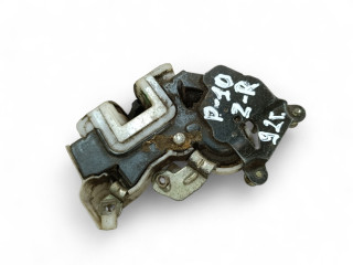 замок двери задней правой Nissan Primera P10 1992