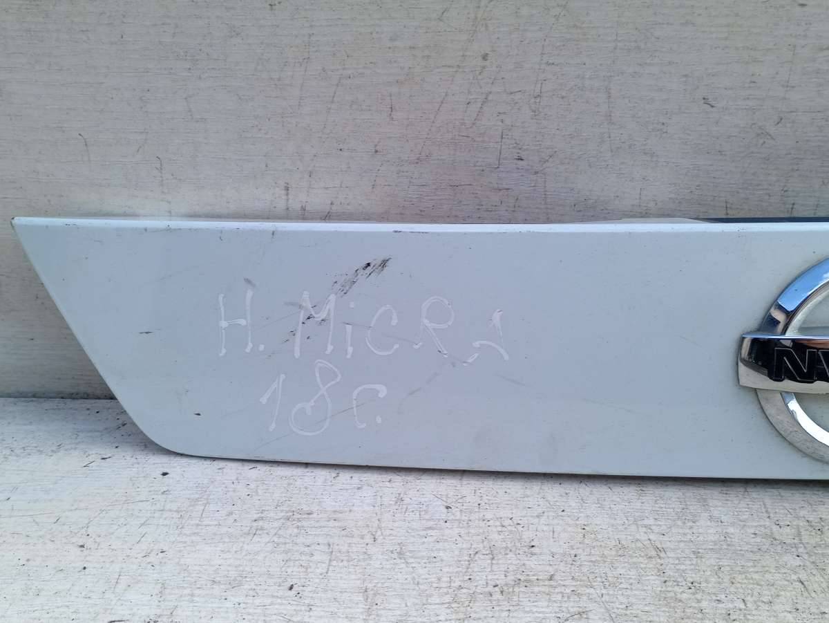 накладка двери (крышки) багажника Nissan Micra 5 поколение K14 2018 - фото №1