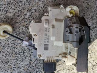 замок двери передней левой Volkswagen Touareg 2 поколение 2011, 3.0 л.