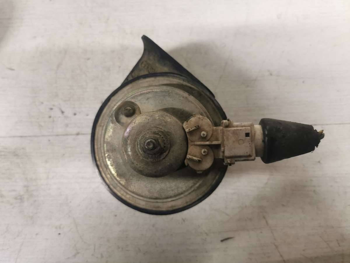 сигнал (клаксон) Alfa Romeo 147 1 поколение 2000 - фото №1