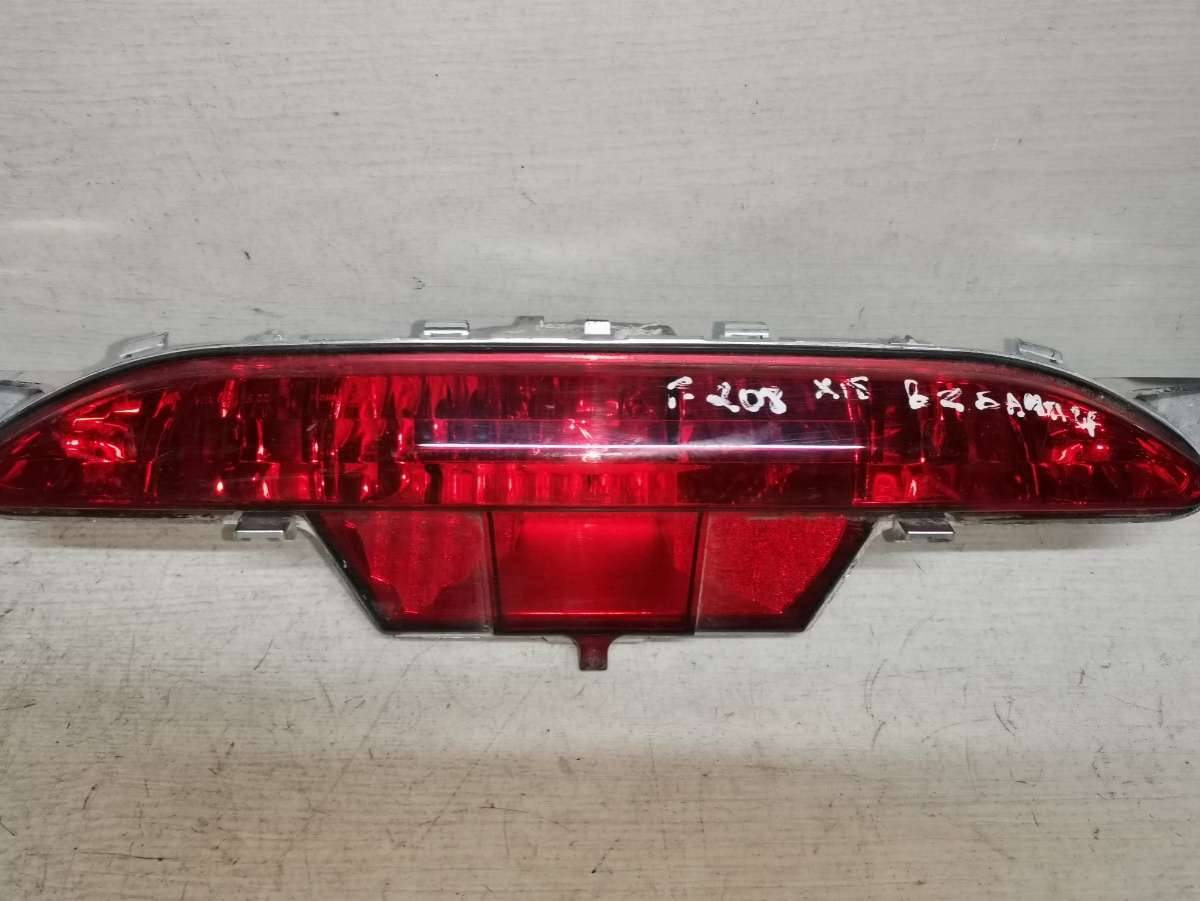 дополнительный стоп-сигнал Peugeot 208 2 поколение 2019 - фото №1