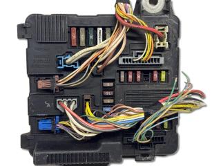 блок предохранителей Renault Megane 2 поколение 2005, 820038033B