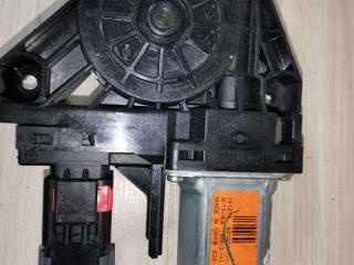 моторчик стеклоподъемника передний левый Jeep Grand Cherokee 4 поколение [2-й рестайлинг] 2019, 3.0 л., TDi, дизель, хетчбэк 5 дв.