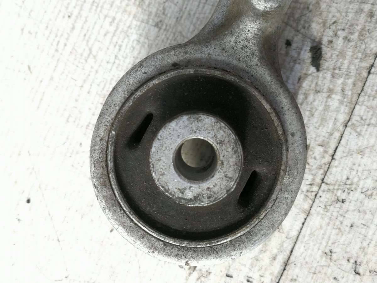 рычаг передний левый Volkswagen Passat B5 2001 - фото №1