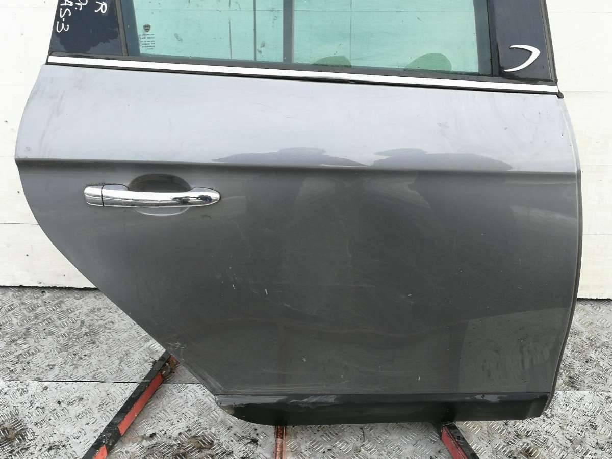 дверь задняя правая Lancia Delta 3 поколение 2010 - фото №1