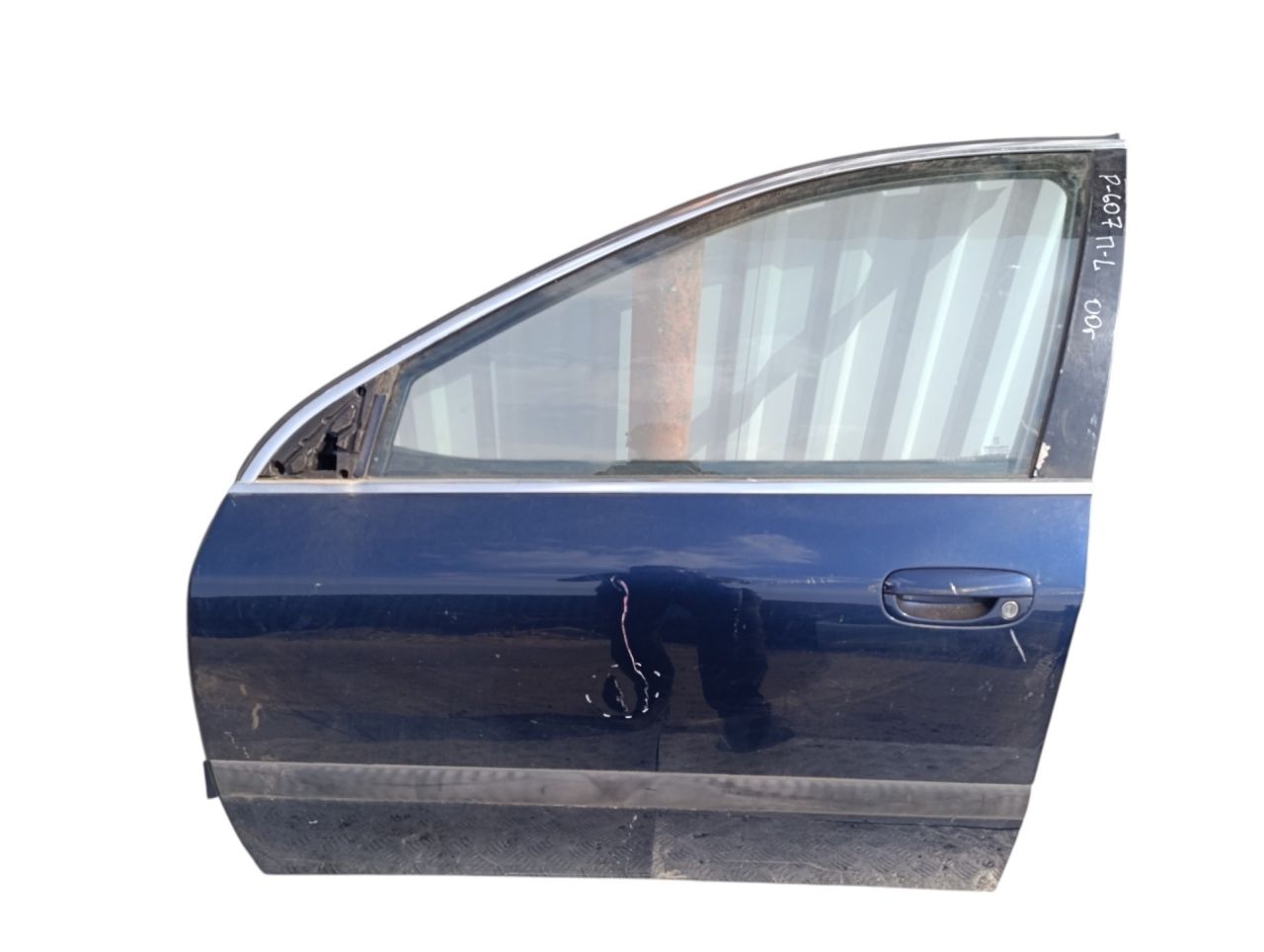 дверь передняя левая Peugeot 607 1 поколение 2000 - фото №1