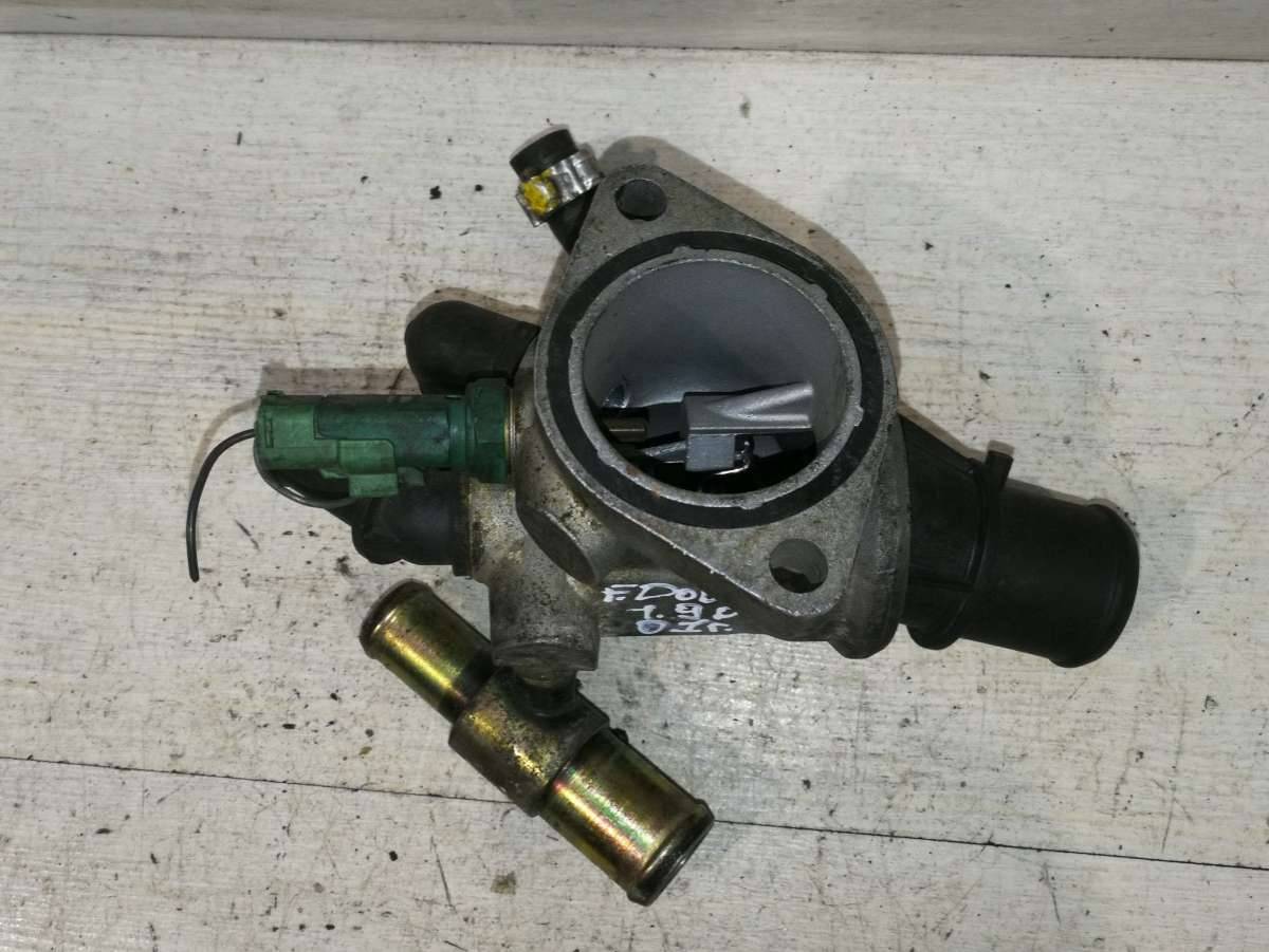 корпус термостата Fiat Doblo 1 поколение 2001, 1.9 л., D, дизель - фото №1