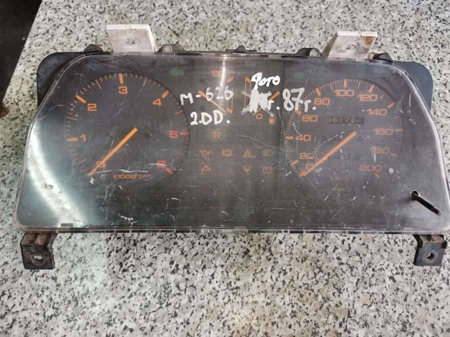 щиток приборов (приборная панель) Mazda 626 2 поколение 1987, 2.0 л., i, бензин, хетчбэк 5 дв. - фото №1