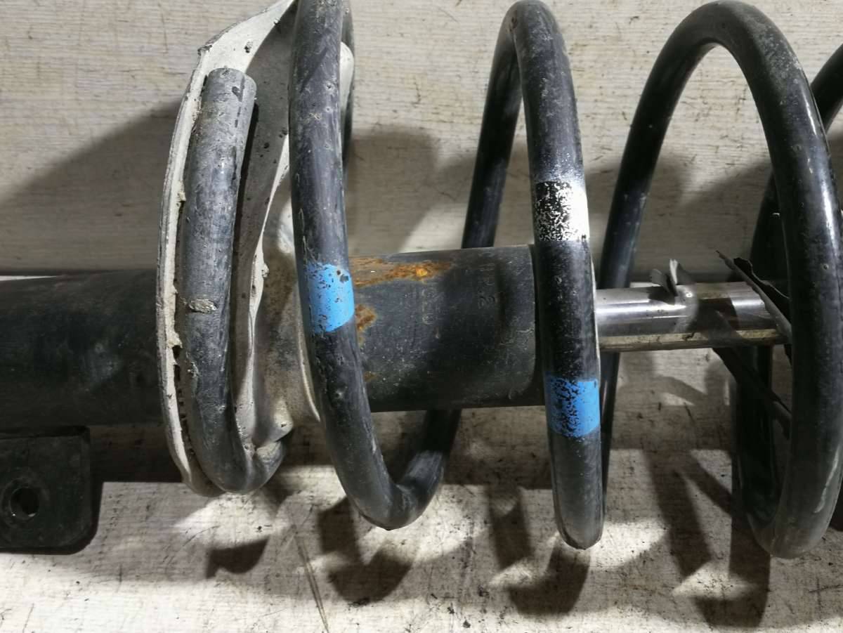 стойка передняя левая Peugeot 206 1 поколение 2002 - фото №1