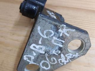 петля двери Volkswagen Passat B6 2006