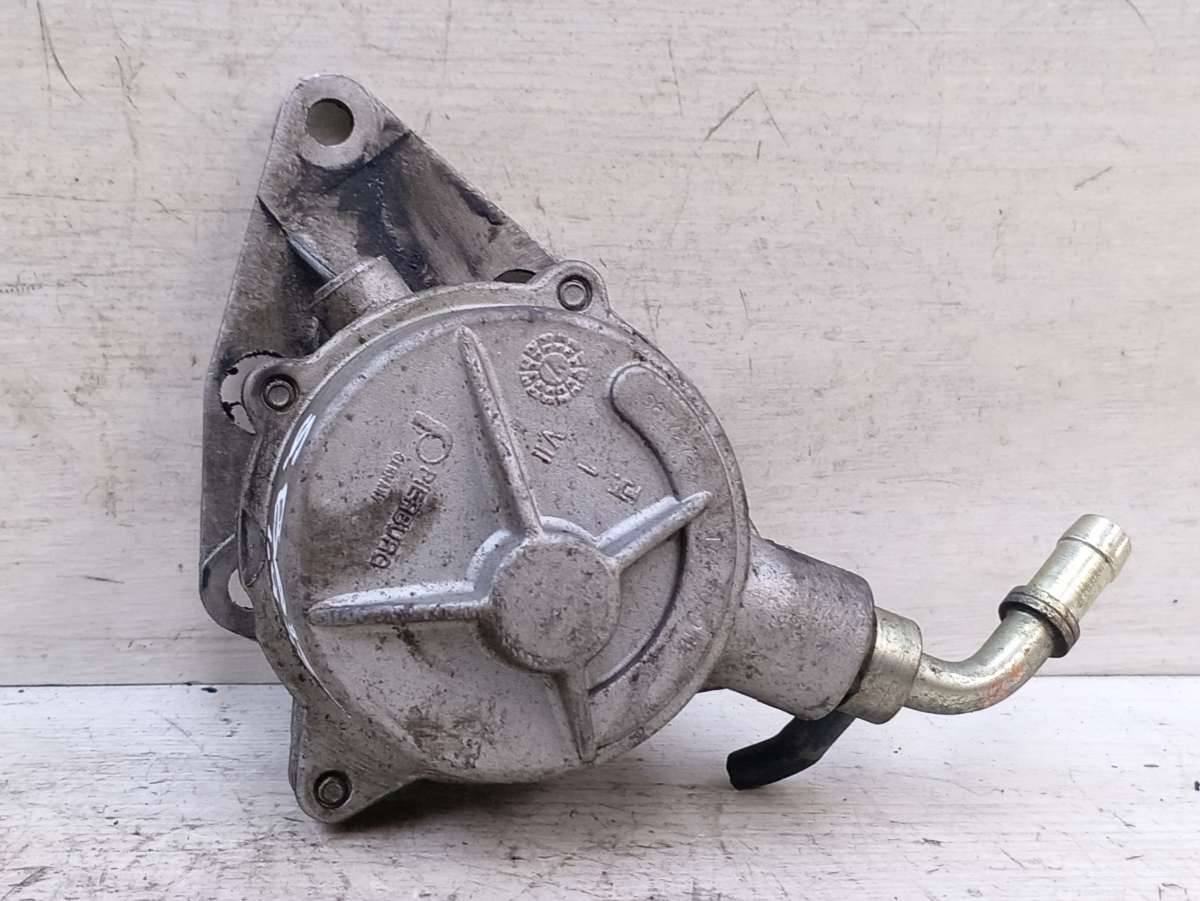 насос вакуумный Suzuki Baleno 1 поколение 1998, 1.9 л., TD, дизель - фото №1