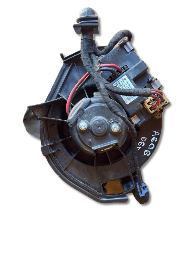 моторчик печки Audi A6 4F/C6 2006, 4F0820521A - фото №1