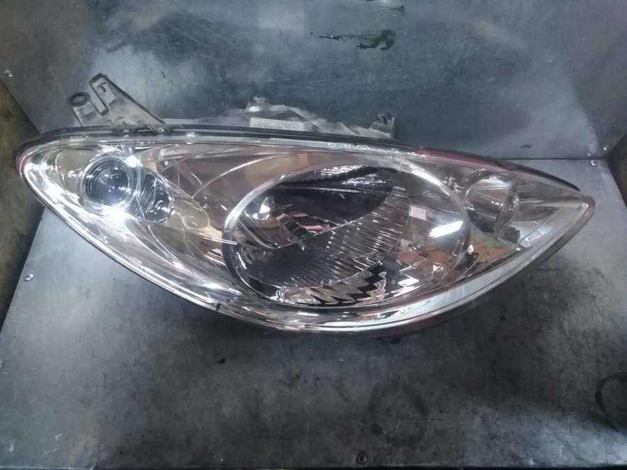 фара правая Peugeot 1007 1 поколение 2007, 1.6 л., бензин, хетчбэк 5 дв. - фото №1