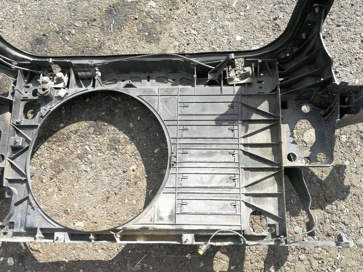 передняя панель крепления облицовки (телевизор) Mini Cooper 2 поколение 2006, 1.6 л., HDi, дизель - фото №1