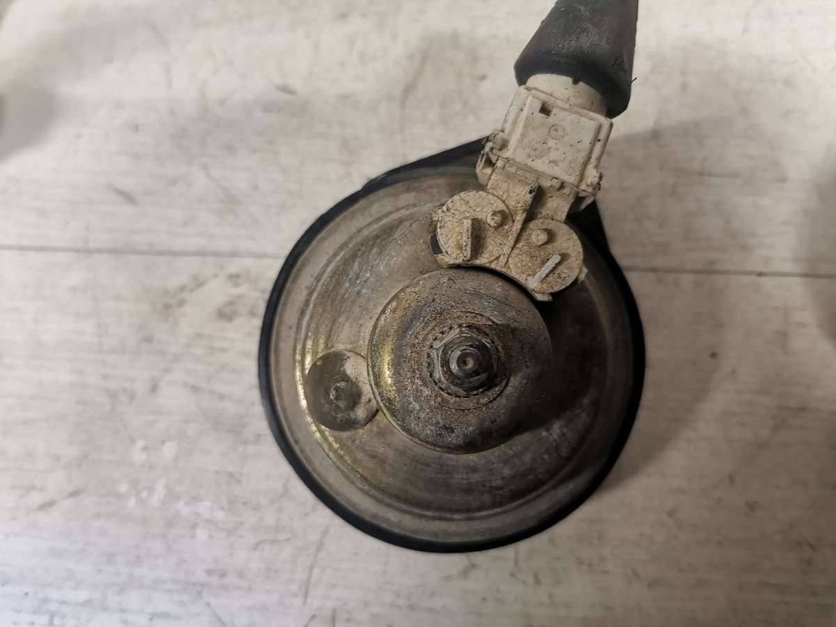 сигнал (клаксон) Alfa Romeo 147 1 поколение 2000 - фото №1