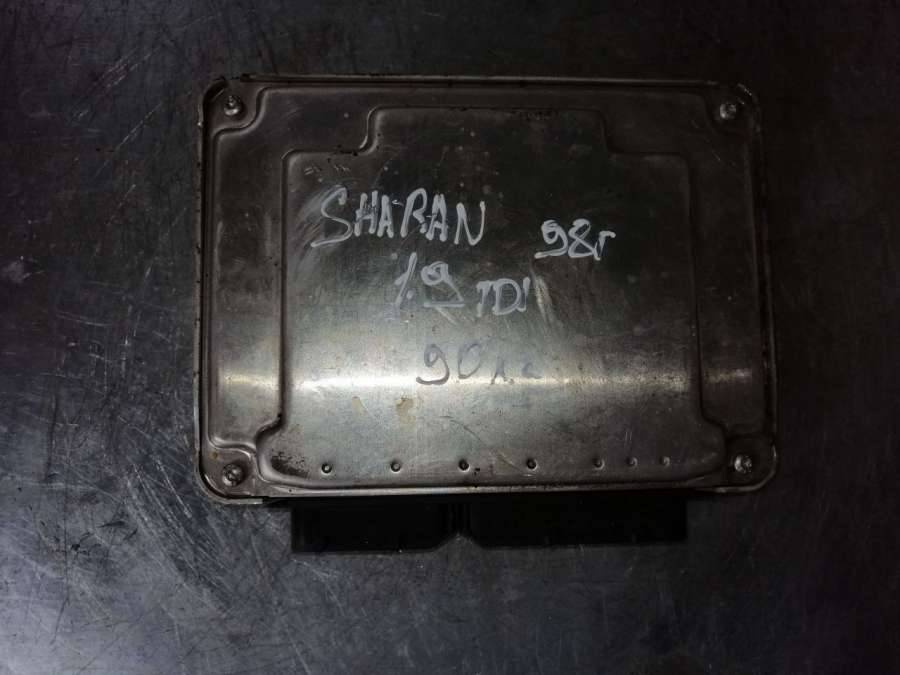 блок управления двигателем Volkswagen Sharan 1 поколение 1995, 1.9 л., дизель, минивэн - фото №1