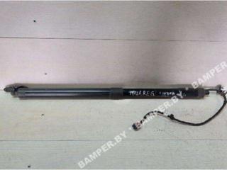 амортизатор крышки багажника (3-5 двери) Volkswagen Touareg 1 поколение 2004