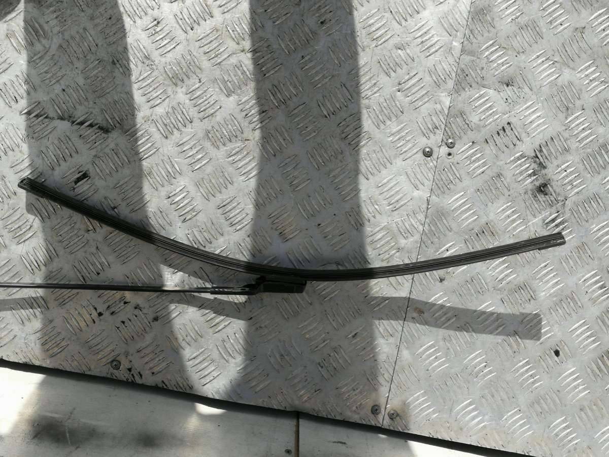 щеткодержатель (поводок стеклоочистителя, дворник) Renault Zoe 1 поколение 2016 - фото №1