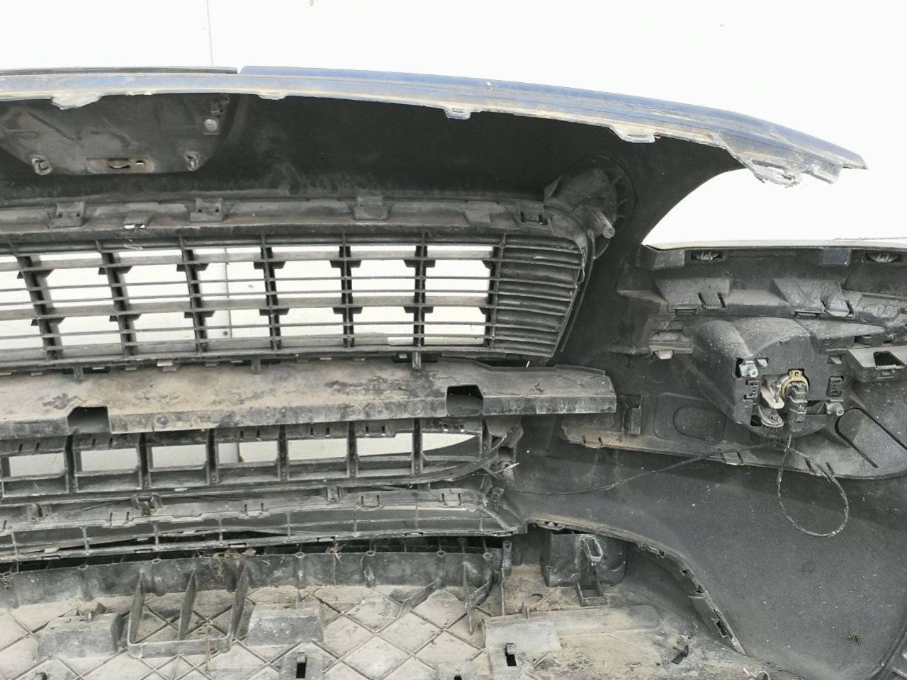 бампер передний Peugeot 3008 1 поколение 2010 - фото №1