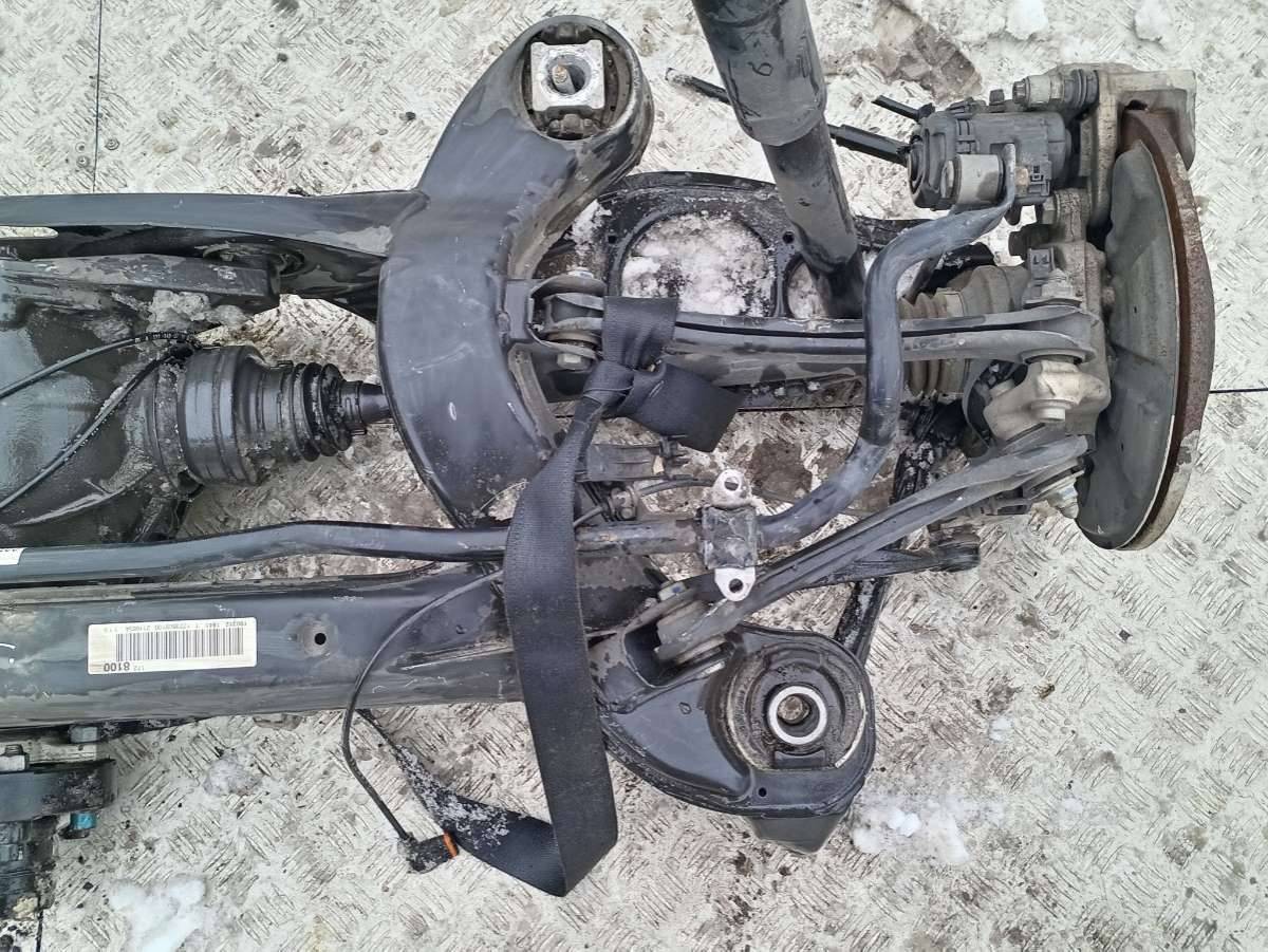 балка подвески задняя Mercedes-Benz SLK-Класс R172 2012, 1723508100 - фото №1