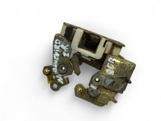 замок двери задней правой Nissan Bluebird U11 1990