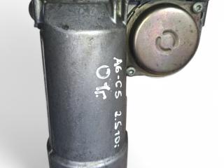 корпус масляного фильтра Audi A6 4B/C5 2000, 2.5 л., дизель