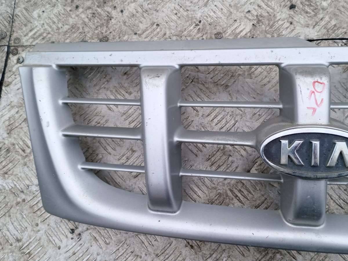 решетка радиатора Kia Sportage 1 поколение 2002 - фото №1